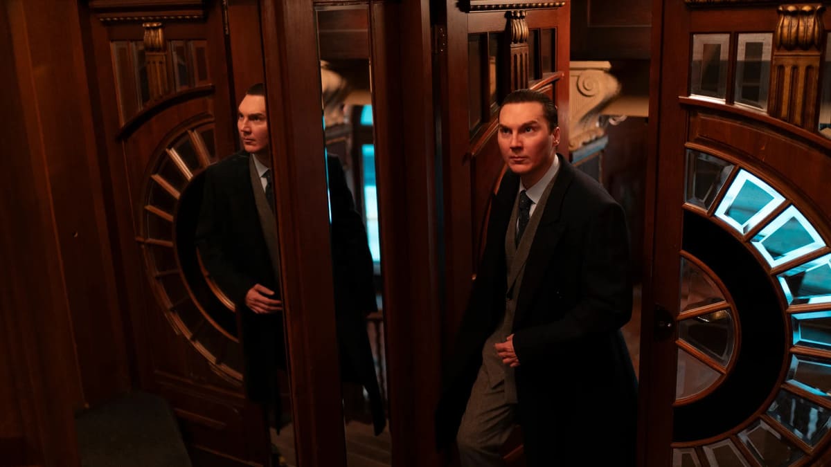 Paul Dano in Il mago del Cremlino