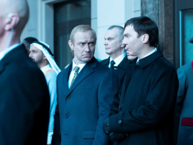 Il mago del Cremlino – Le origini di Putin: recensione del film con Jude Law e Paul Dano