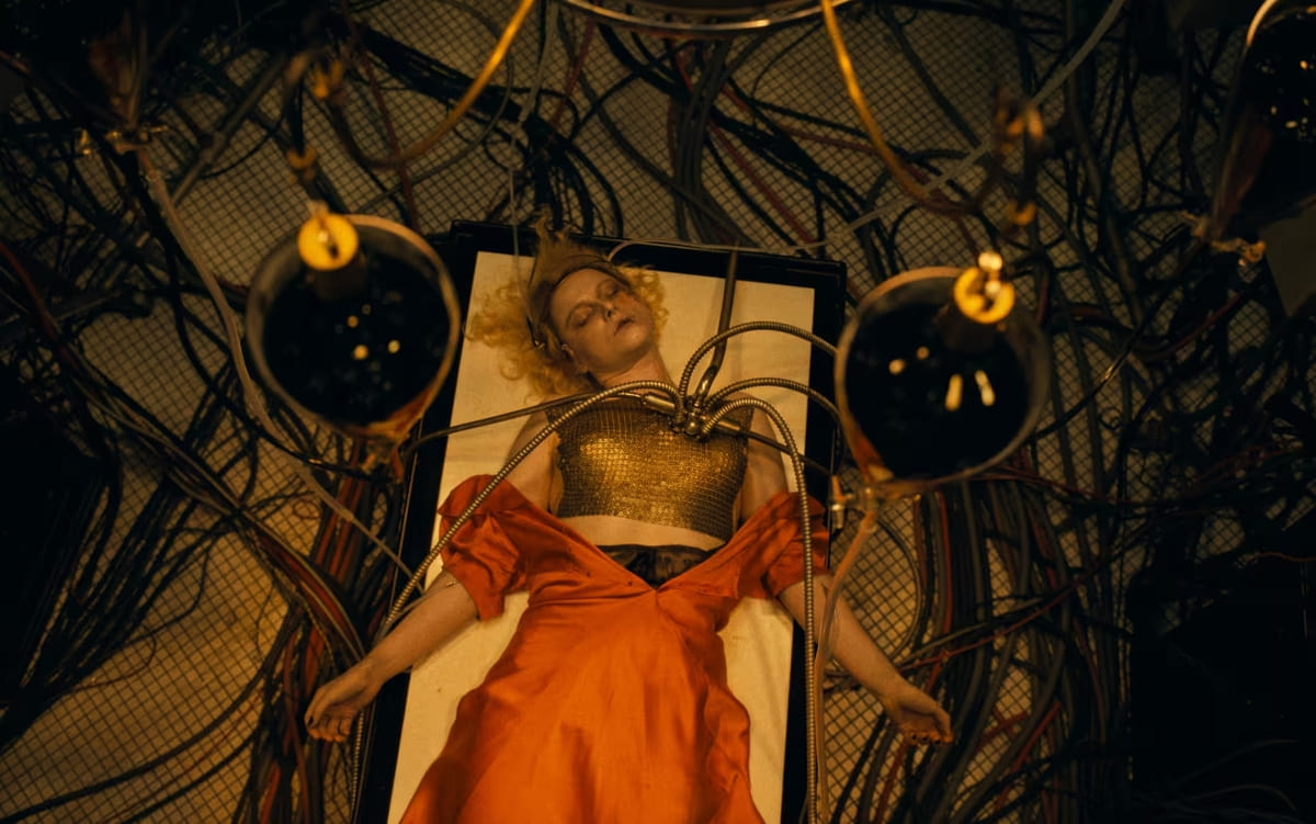 Jessie Buckley in La Sposa!