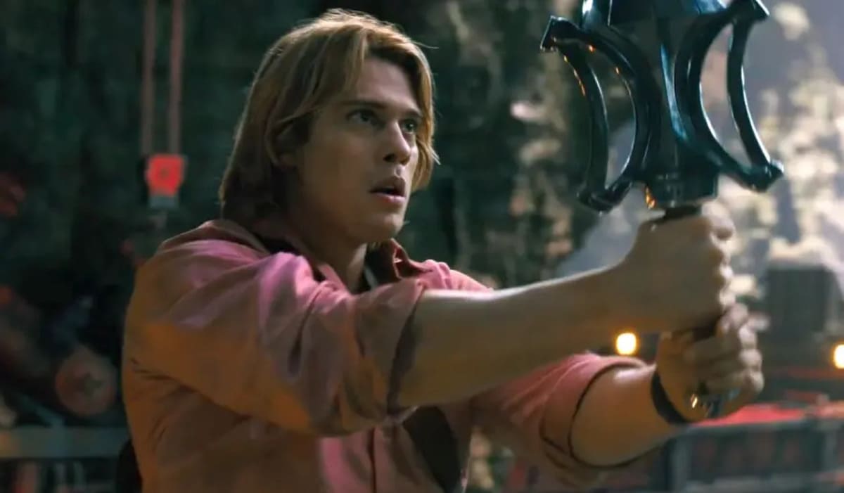 Nicholas Galitzine interpreta Adam / He-Man