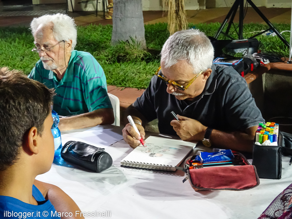 El Fujin e EdyPerazz disegnano per il pubblico durante Spotorno Comics 2026